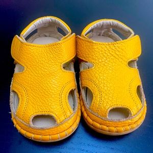 Baby girl Stride Ride shoes size 6 extra wide